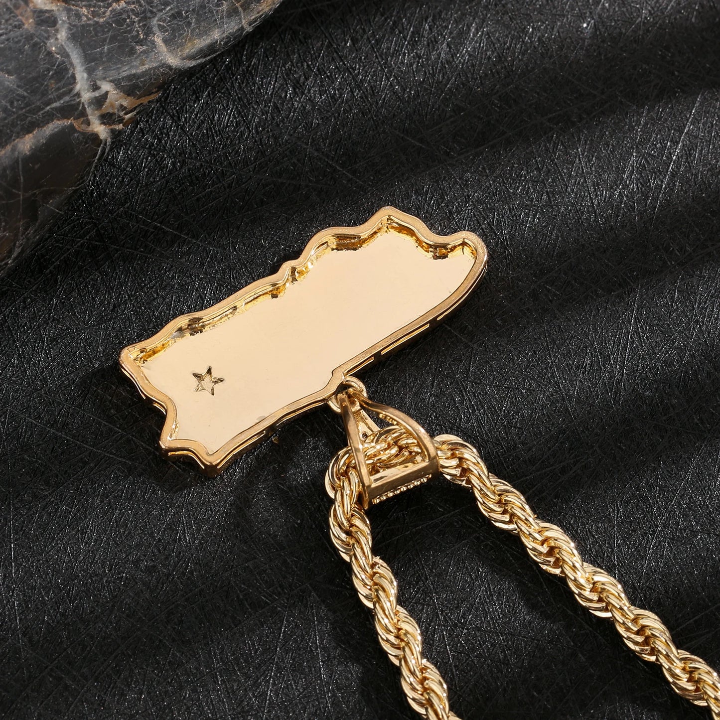 "El Robertico" Iced Neck Map & Flag Pendant Necklace (Gold-Plated)